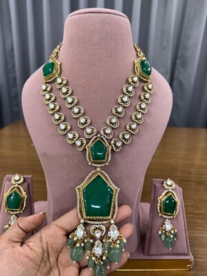 Kohinoor Luxuria Emerald Gemstone Moissanite Fine Quality Necklace Set with Maang Teeka and Earrings
