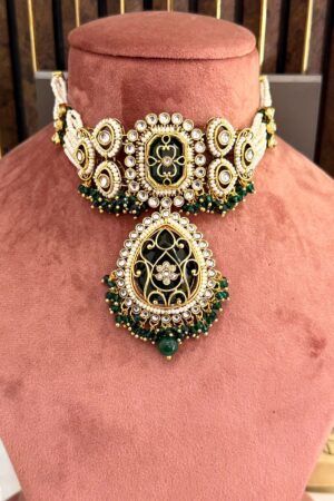 Sunehri Pearl Edit Emerald Choker Set With Earrings And Maang Teeka
