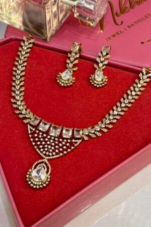 Velvet Crest Victorian Polish AD Necklace With Earrings